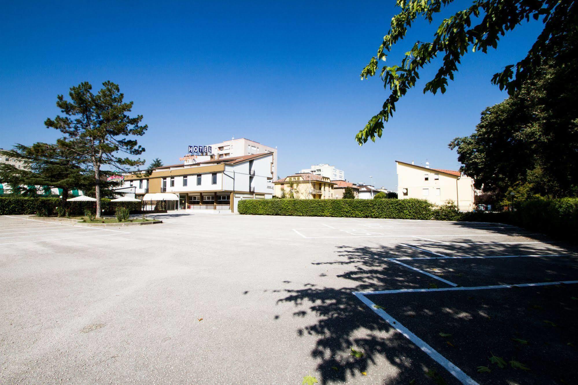 Hotel Santa Lucia Бастия Умбра Екстериор снимка