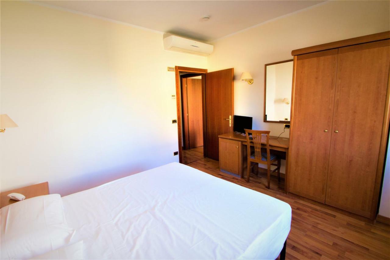 Hotel Santa Lucia Бастия Умбра Екстериор снимка
