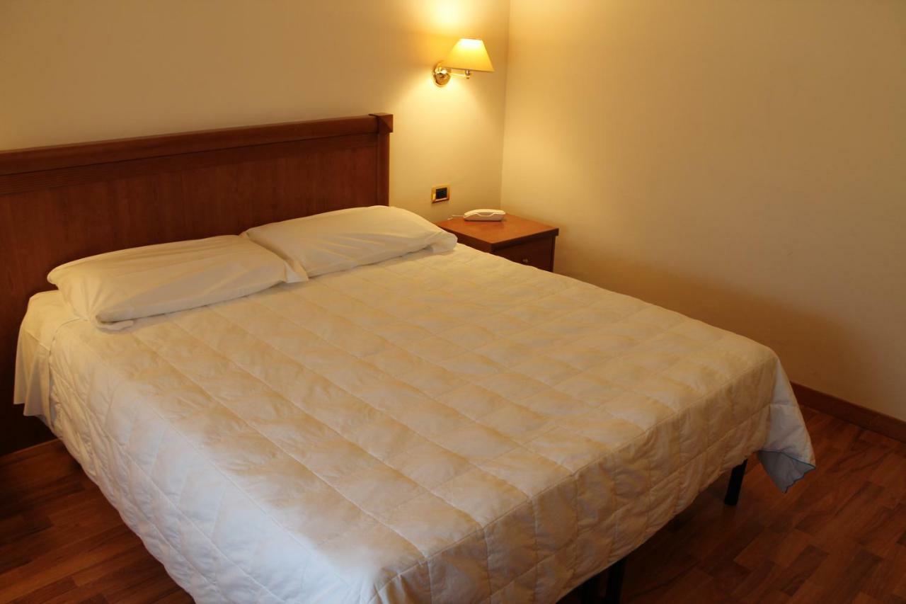 Hotel Santa Lucia Бастия Умбра Екстериор снимка